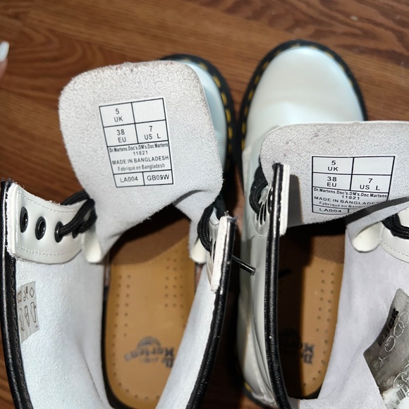 Size 7 White Dr. Martens - Picture 5 of 6